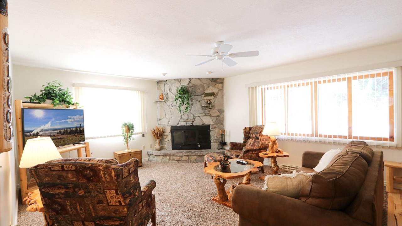 Photo of Bedroom in West Yellowstone