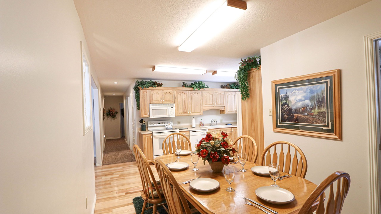 Photo of Bedroom in West Yellowstone