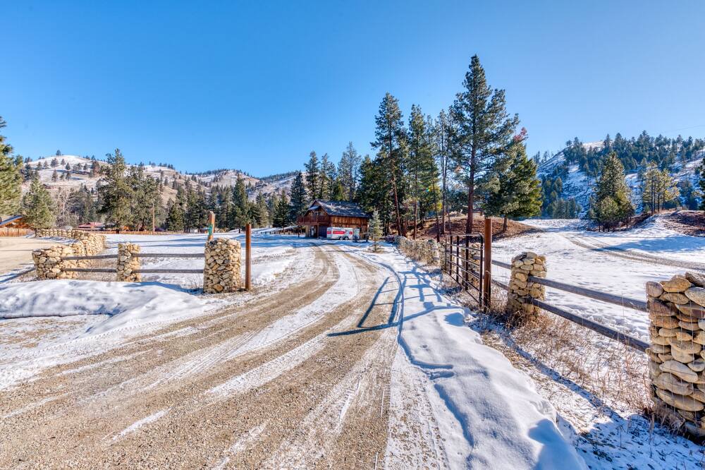 Photo of Outdoor in Conner