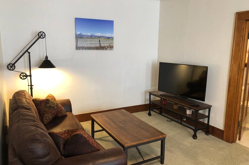 Photo of Livingroom in Deer Lodge