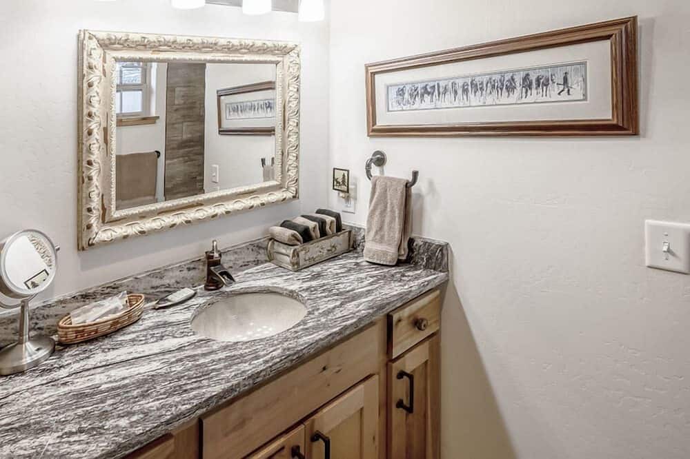 Photo of Bathroom in Emigrant