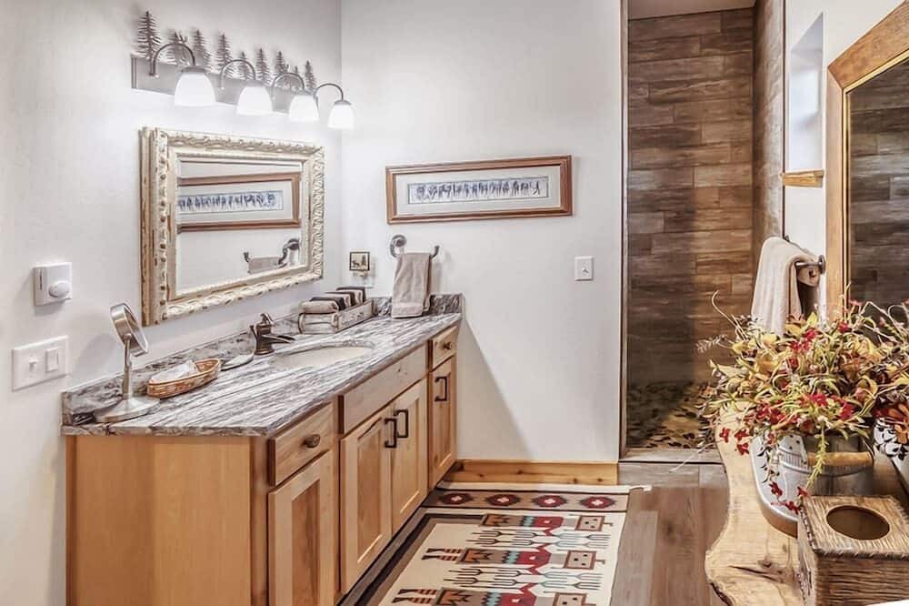 Photo of Bathroom in Emigrant