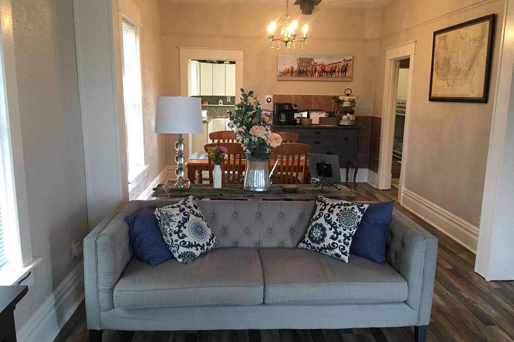 Photo of Livingroom in Deer Lodge
