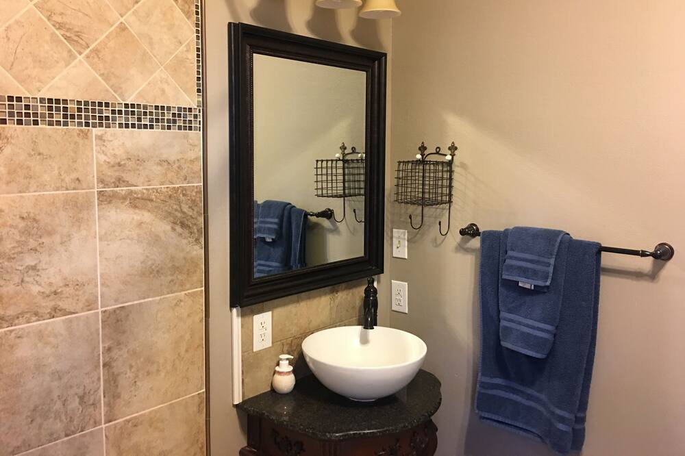 Photo of Bathroom in Deer Lodge