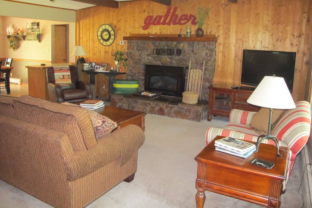 Photo of Livingroom in Piltzville