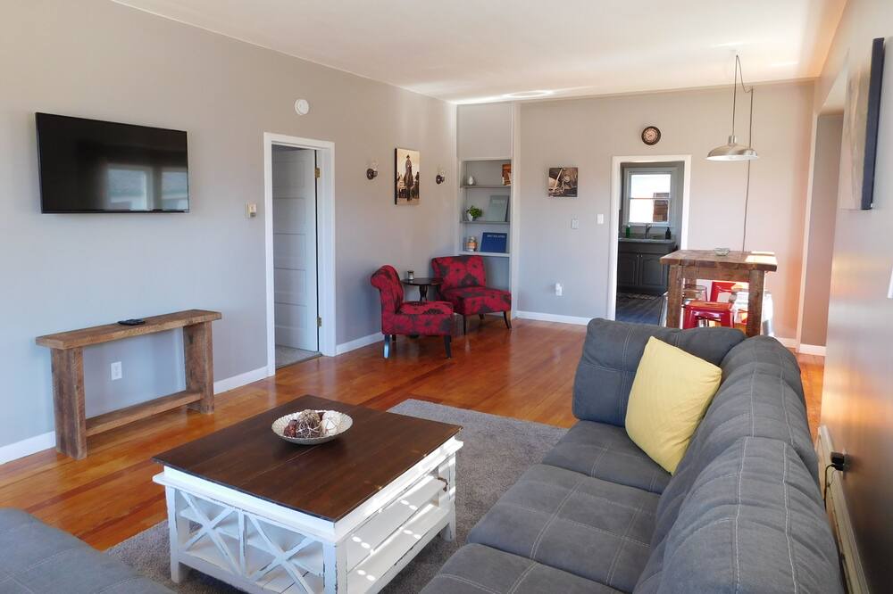 Photo of Livingroom in Deer Lodge