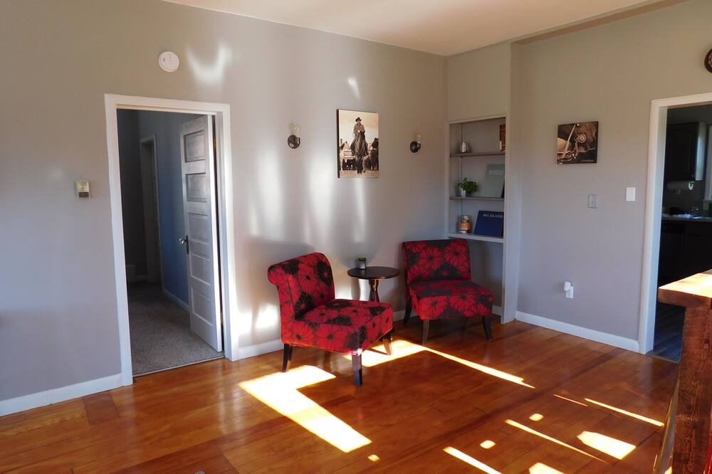 Photo of Livingroom in Deer Lodge