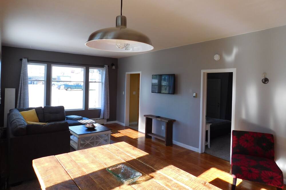 Photo of Livingroom in Deer Lodge
