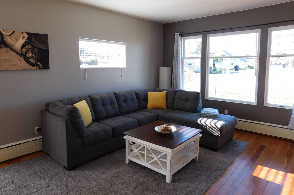 Photo of Livingroom in Deer Lodge