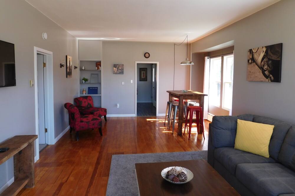 Photo of Livingroom in Deer Lodge