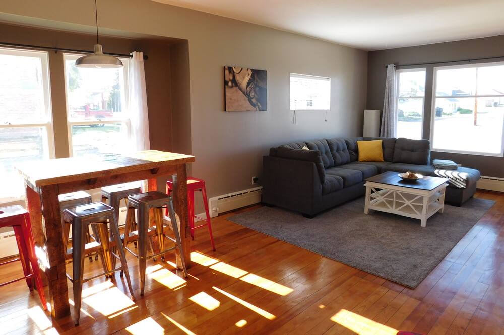 Photo of Livingroom in Deer Lodge