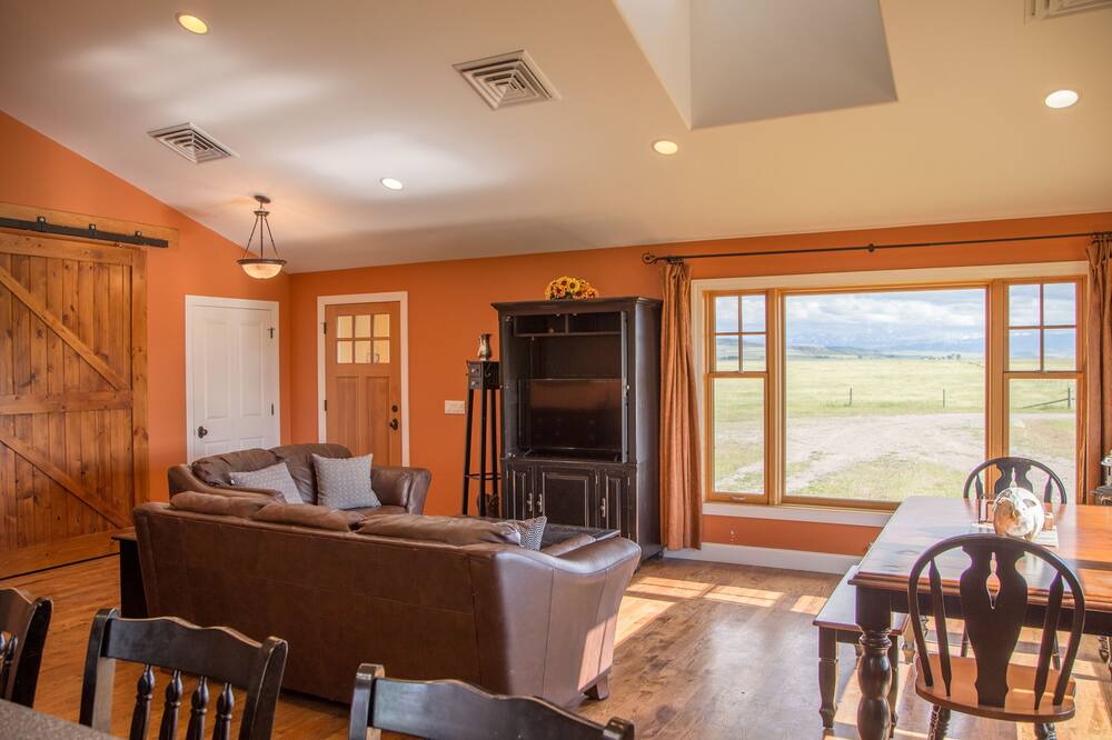 Photo of Livingroom in Three Forks