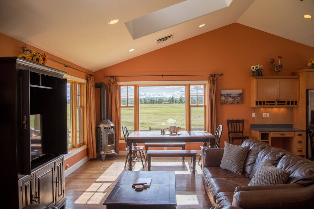 Photo of Livingroom in Three Forks