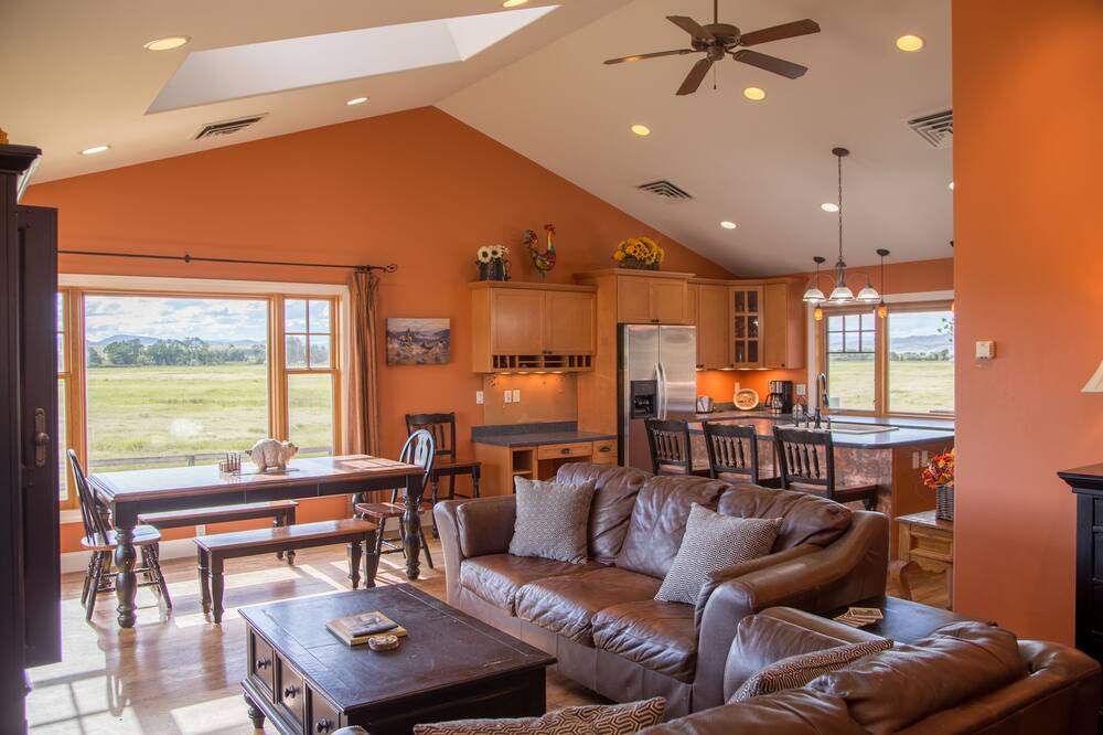 Photo of Livingroom in Three Forks