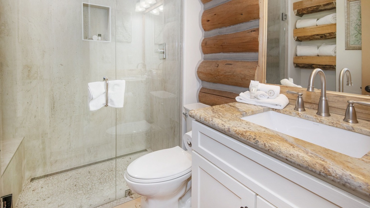 Photo of Bathroom in Timbercreek Lodges