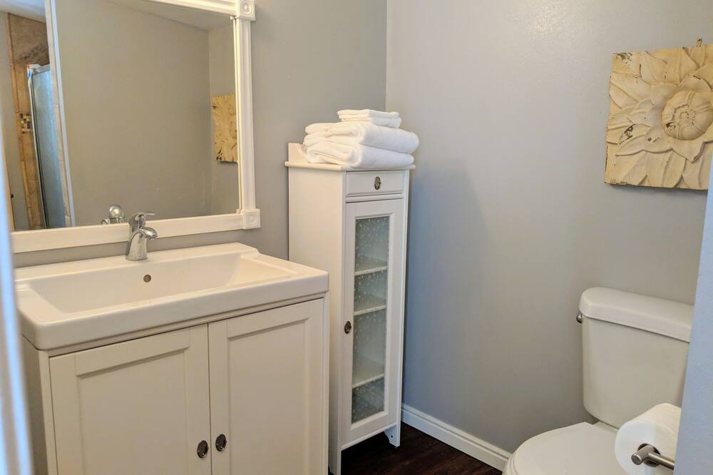 Photo of Bathroom in Depot Bench