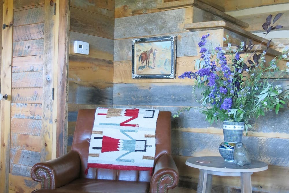 Photo of Livingroom in Roundup