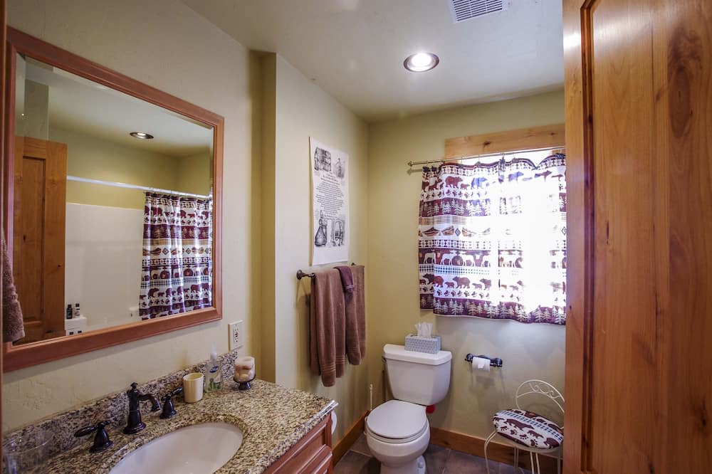 Photo of Bathroom in Alder