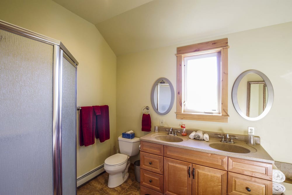 Photo of Bathroom in Alder