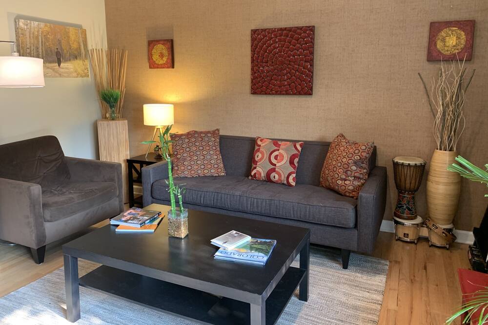 Photo of Livingroom in Green Meadows