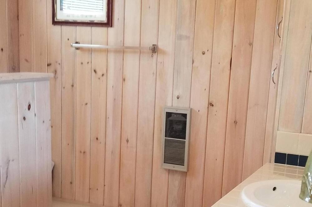 Photo of Bathroom in Cameron
