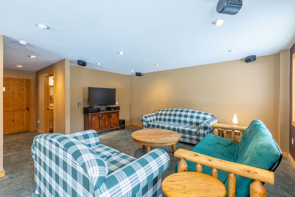 Photo of Livingroom in Cameron