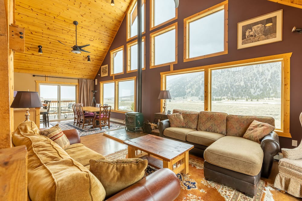 Photo of Livingroom in Cameron