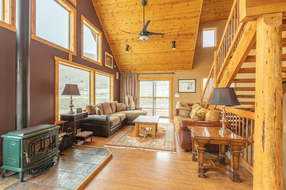 Photo of Livingroom in Cameron