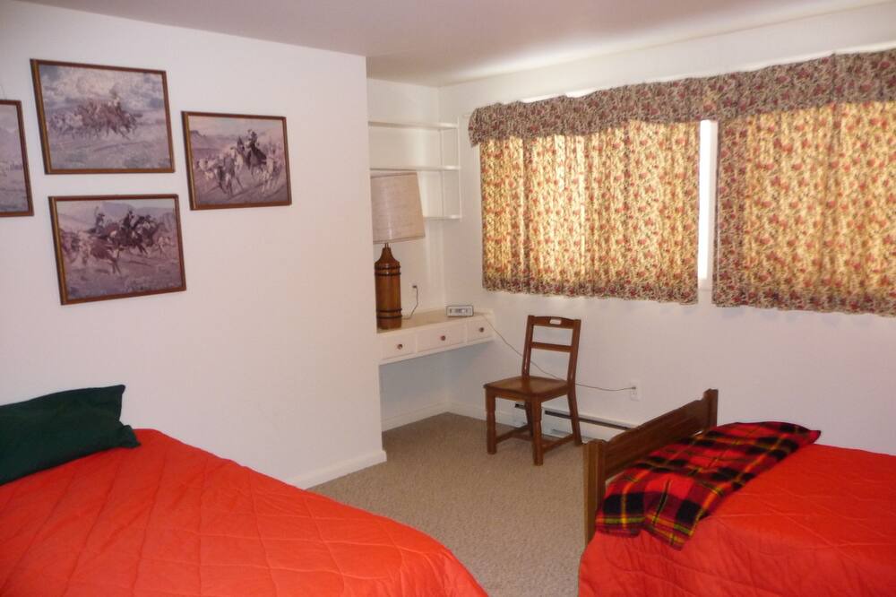 Photo of Bedroom in Powell County