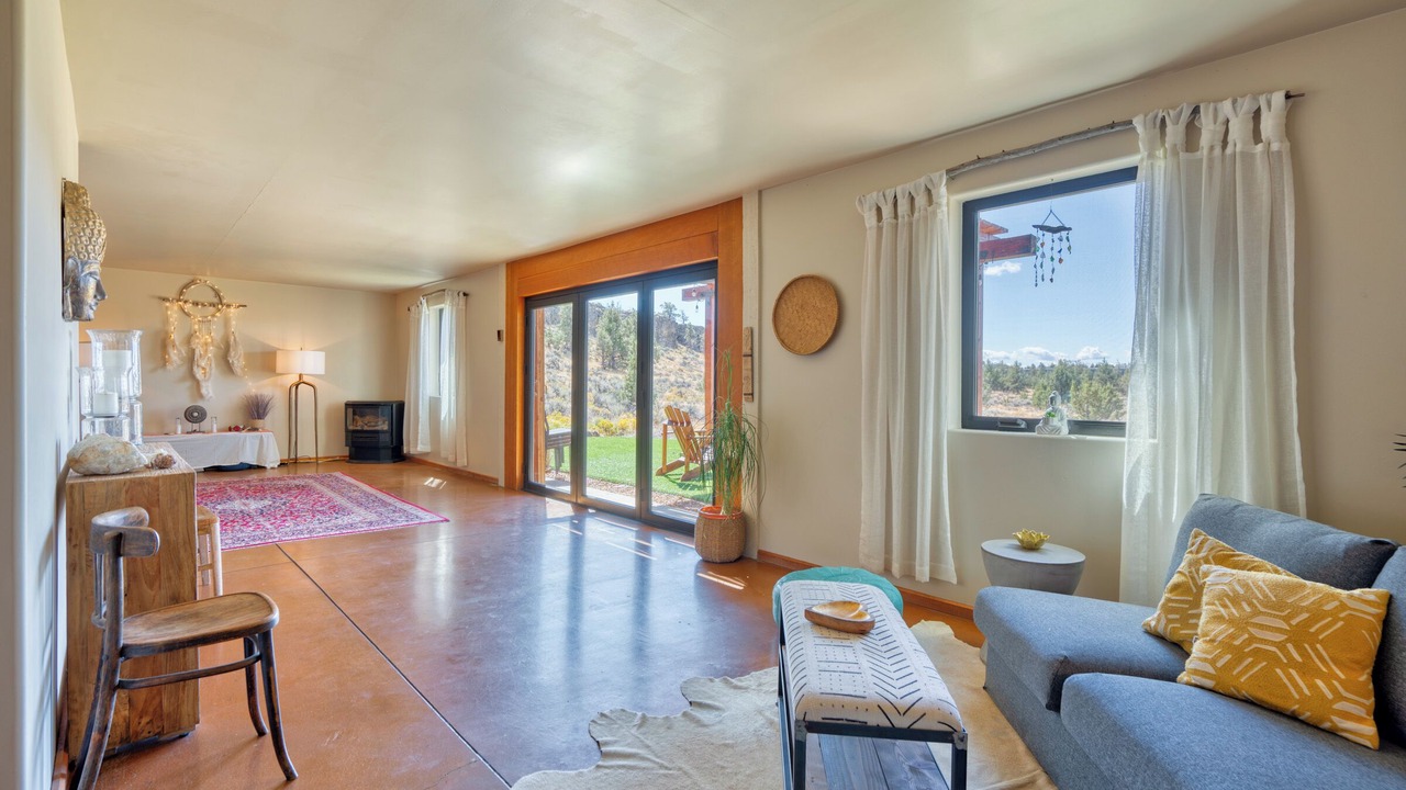 Photo of Livingroom in Crooked River Ranch