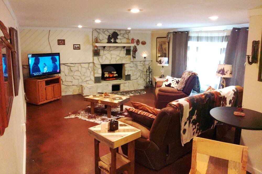 Photo of Livingroom in Edgar