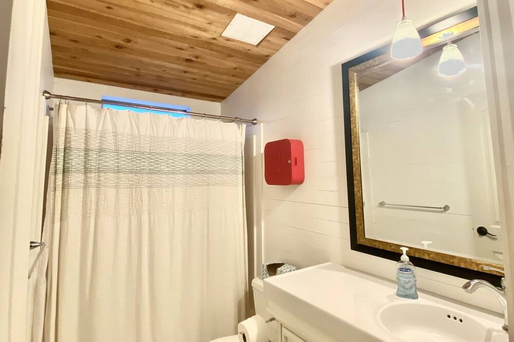 Photo of Bathroom in Benton City