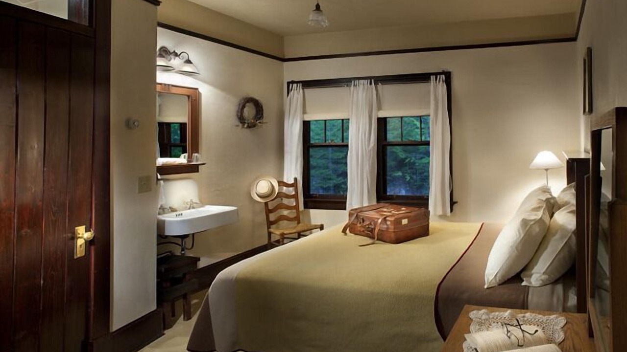 Photo of Bedroom in West Glacier