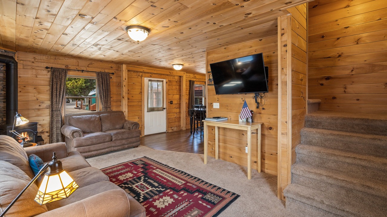 Photo of Livingroom in West Yellowstone