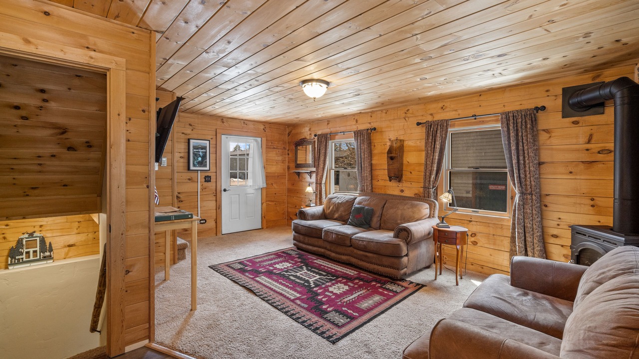 Photo of Livingroom in West Yellowstone