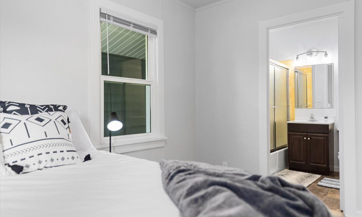 Photo of Bedroom in Central - Terry