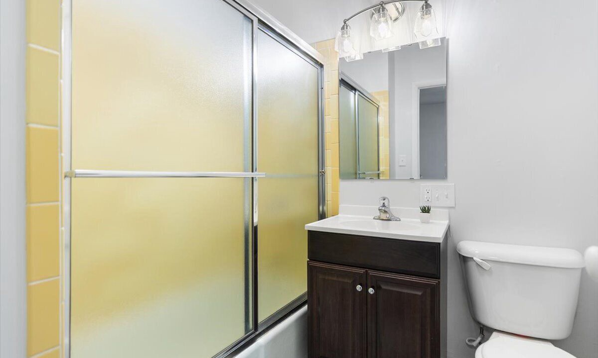 Photo of Bathroom in Central - Terry