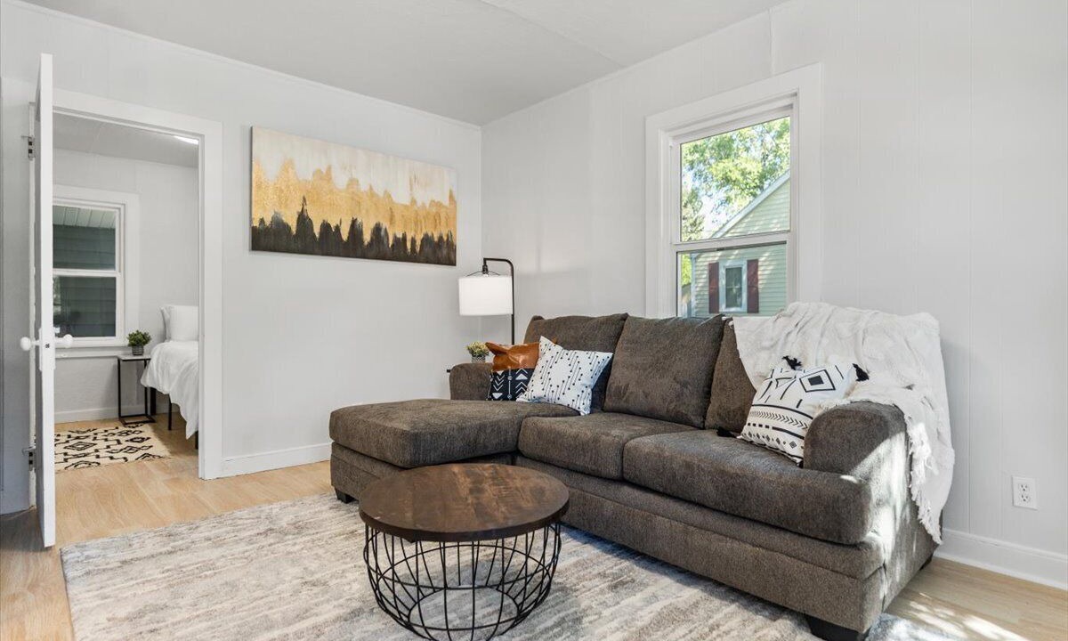 Photo of Livingroom in Central - Terry