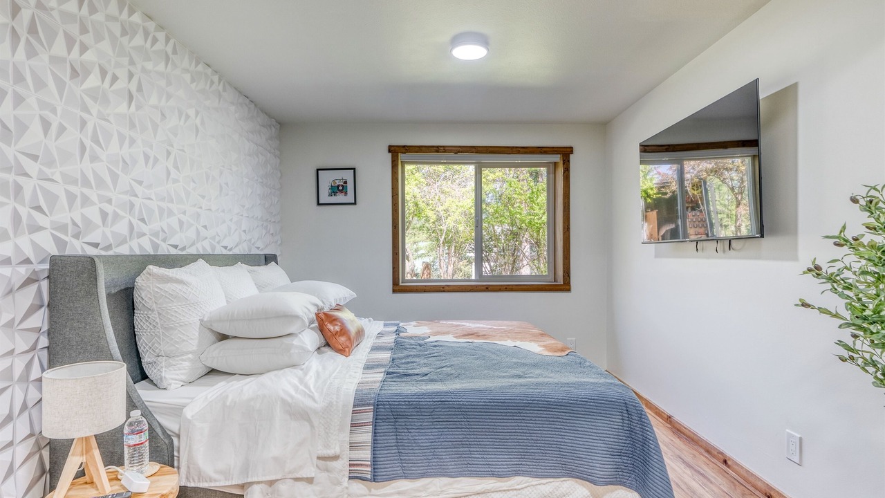 Photo of Bedroom in Lakeside