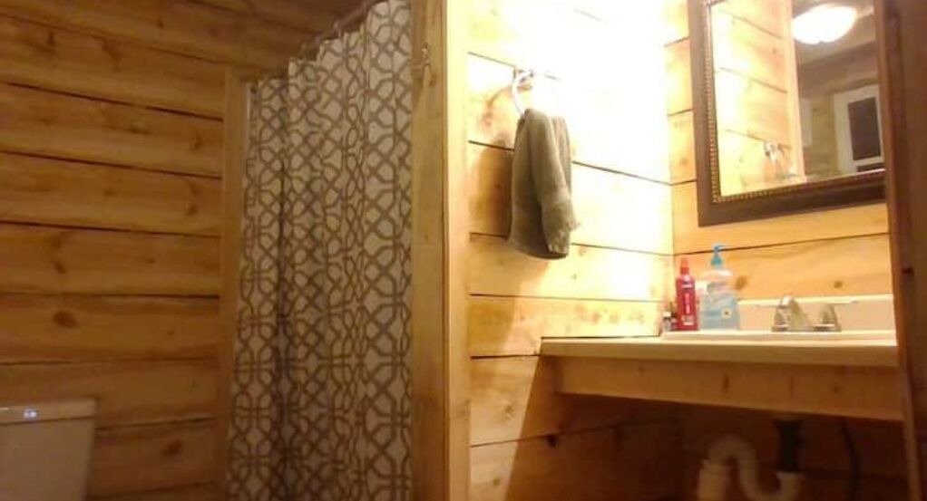 Photo of Bathroom in Roundup