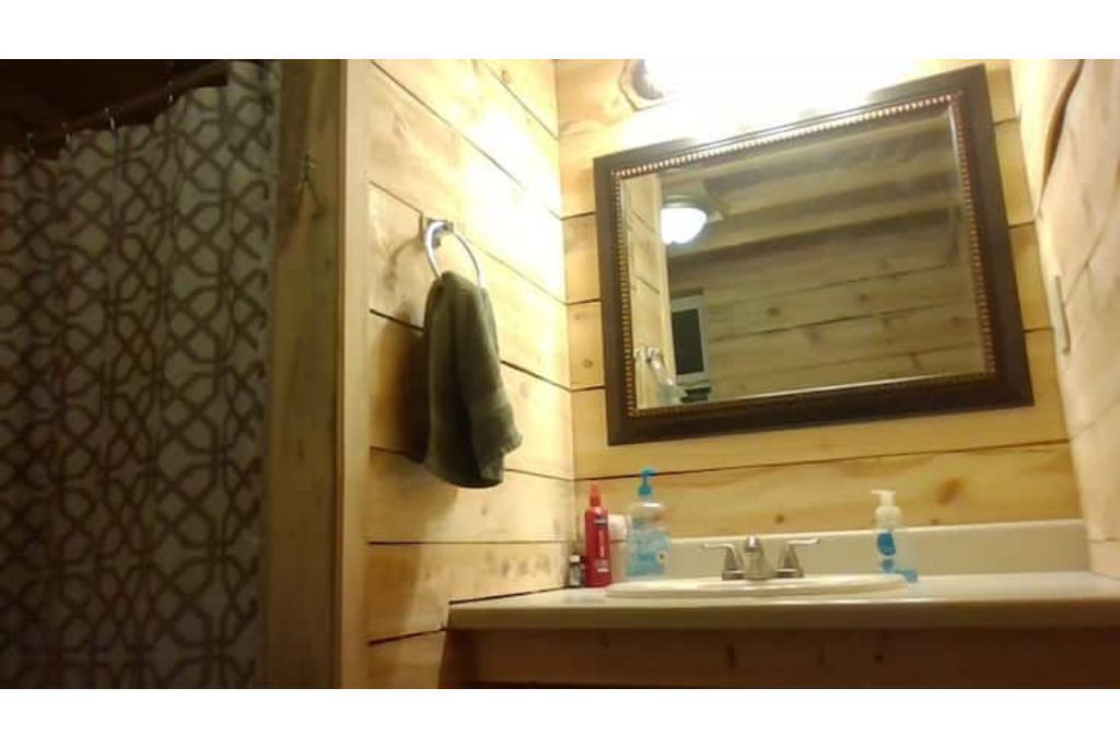 Photo of Bathroom in Roundup