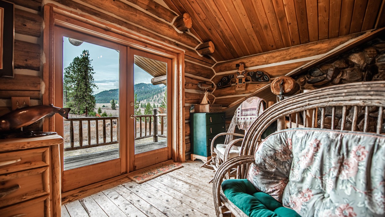 Photo of Livingroom in Mineral County
