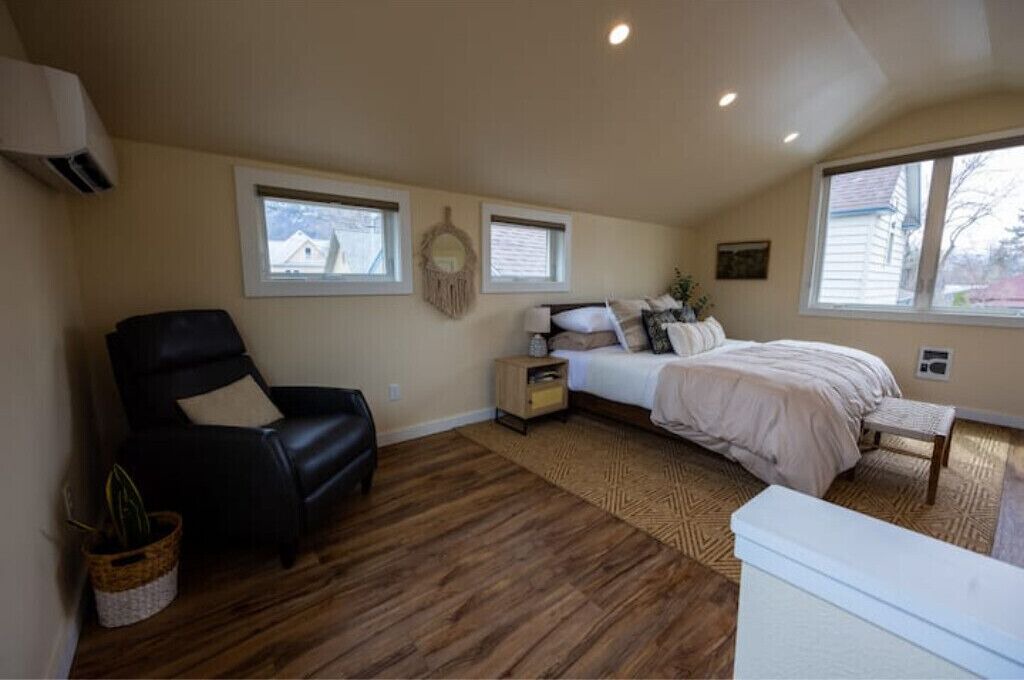 Photo of Bedroom in Lower Rattlesnake