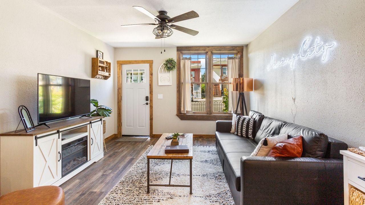 Photo of Livingroom in Butte
