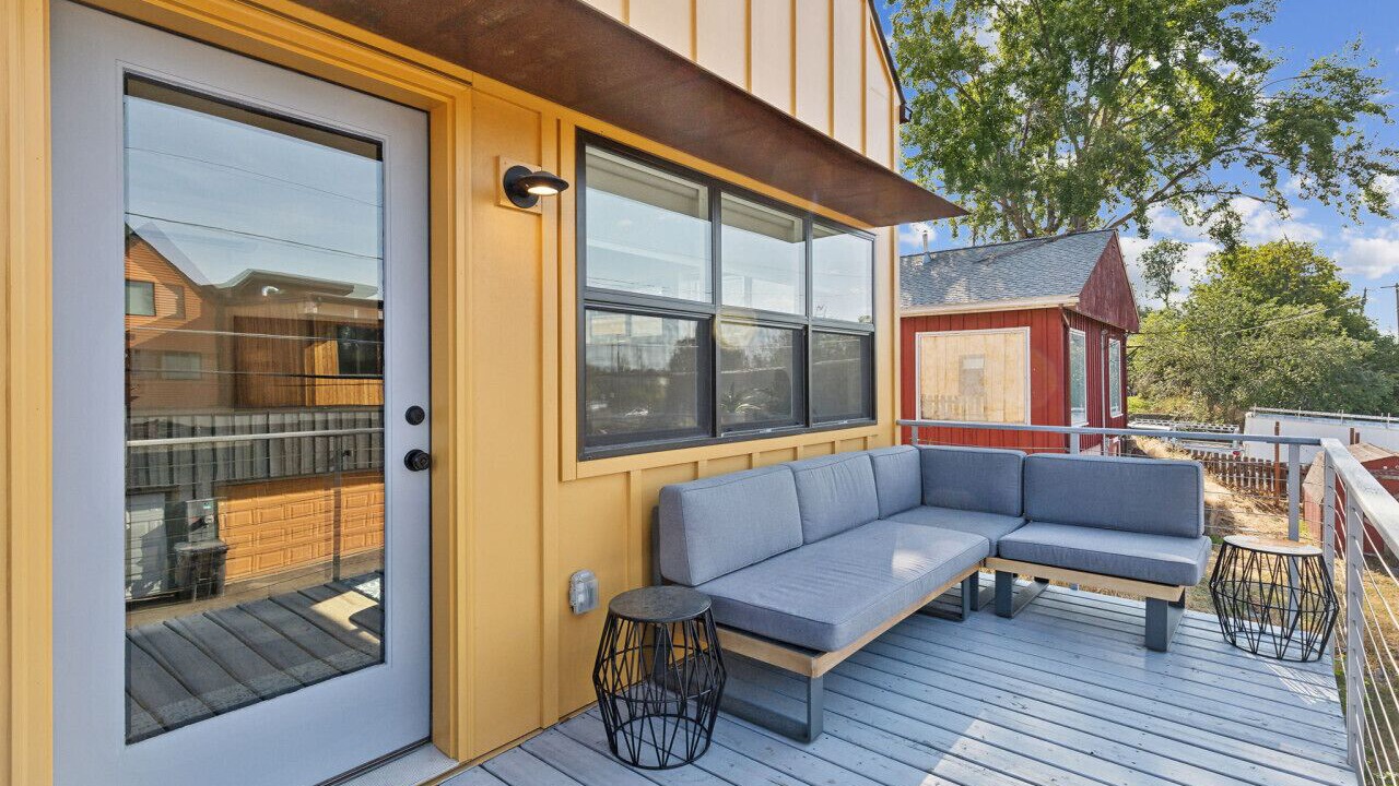 Photo of Patio Balcony in River Road