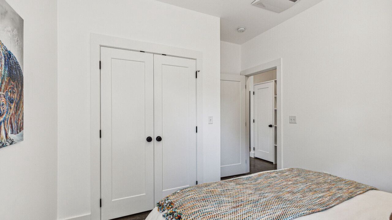Photo of Bedroom in River Road