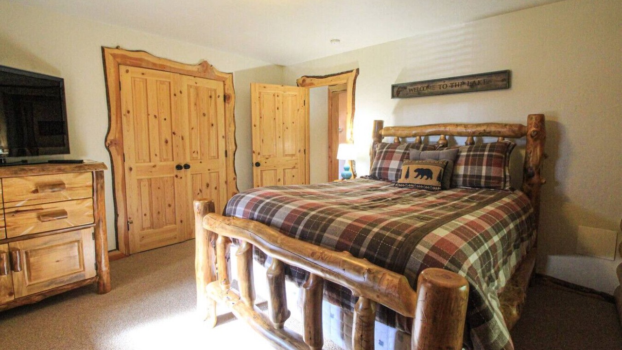 Photo of Bedroom in Lakeside
