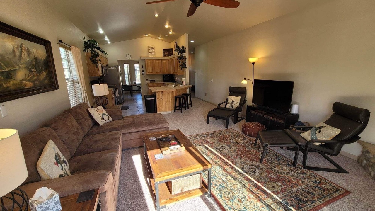 Photo of Livingroom in Lake Hatcher Park