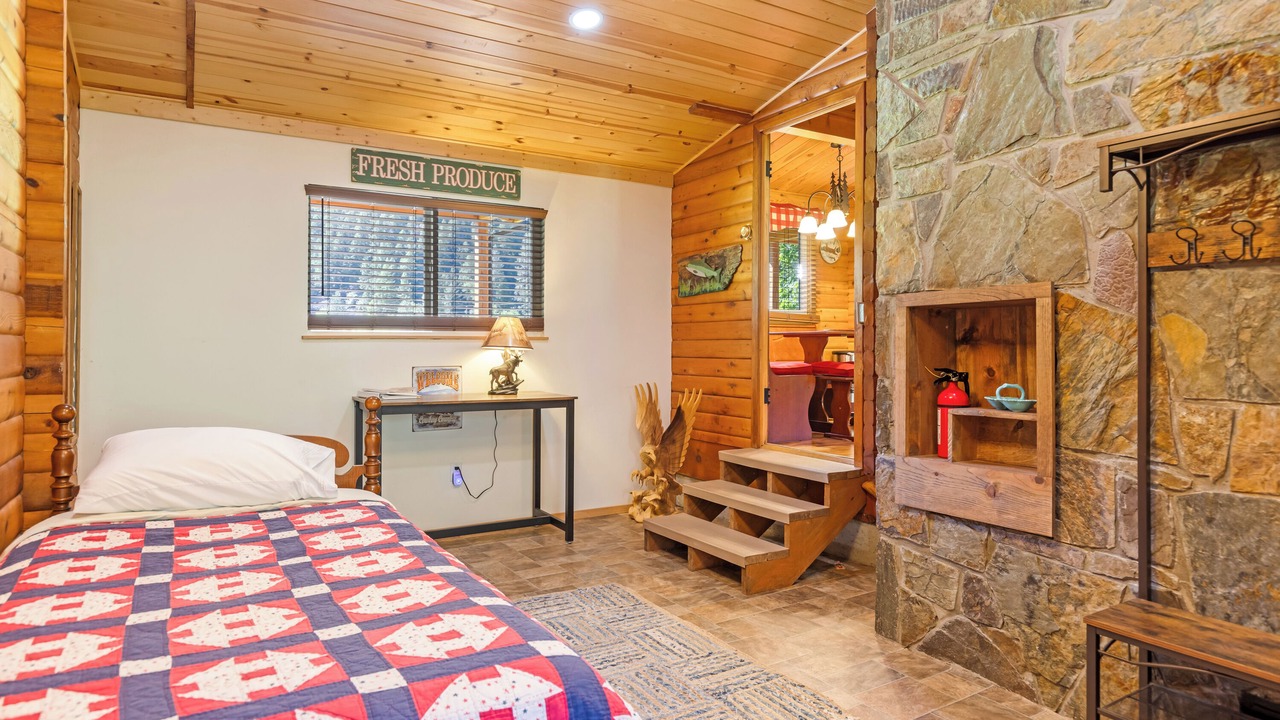 Photo of Bedroom in Clinton