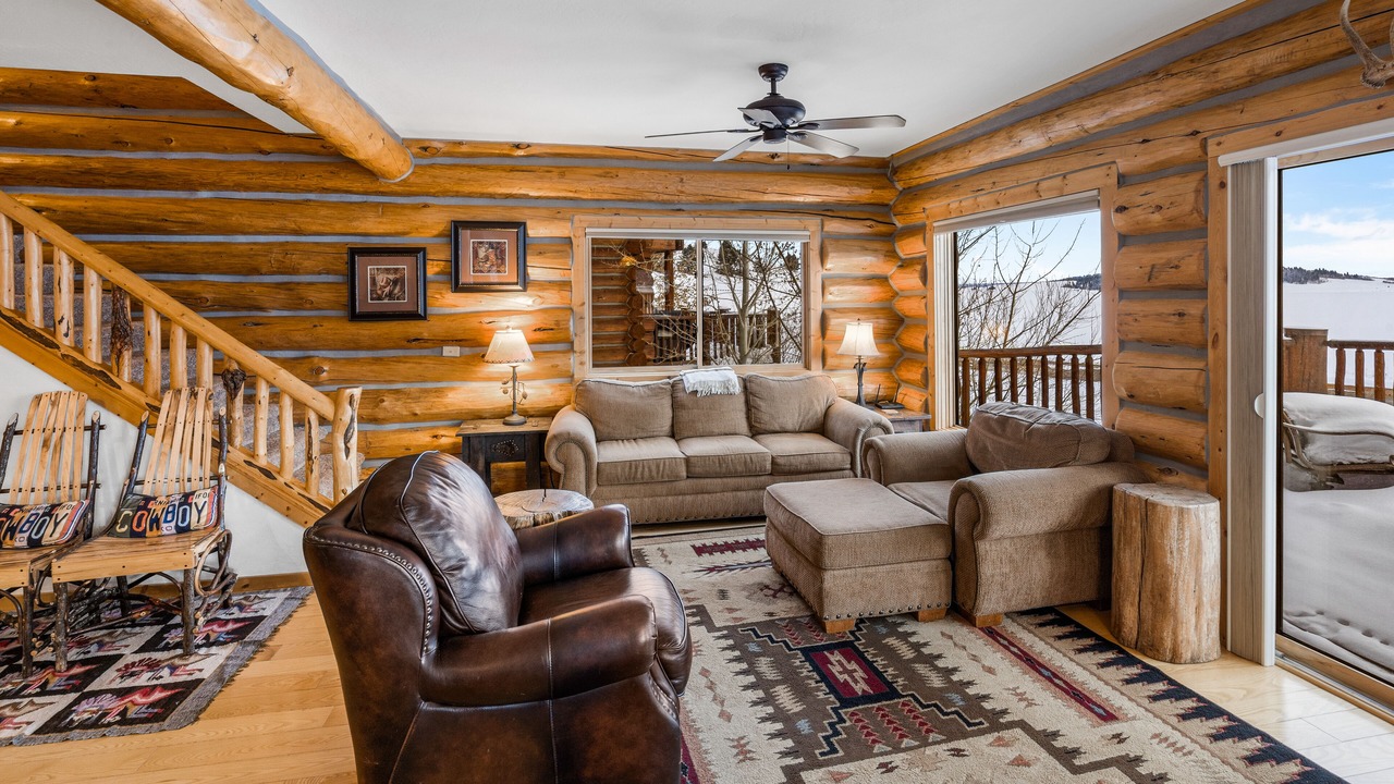 Photo of Livingroom in West Yellowstone